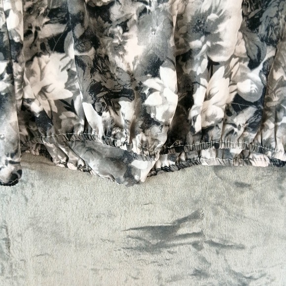 NWT Carmen Marc Valvo Blouse Womens L Gray Floral Long Sleeve Off Shoulder Top - Picture 5 of 6